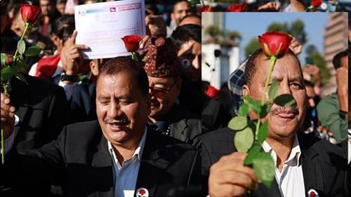 बन्दुक बोक्ने हातमा गुलाफ