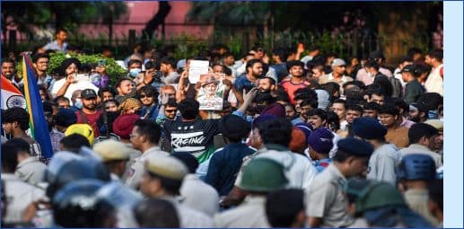 निहत्था र खतरनाकयुवाहरूको नयाँ कॉकरोच लोकतन्त्र