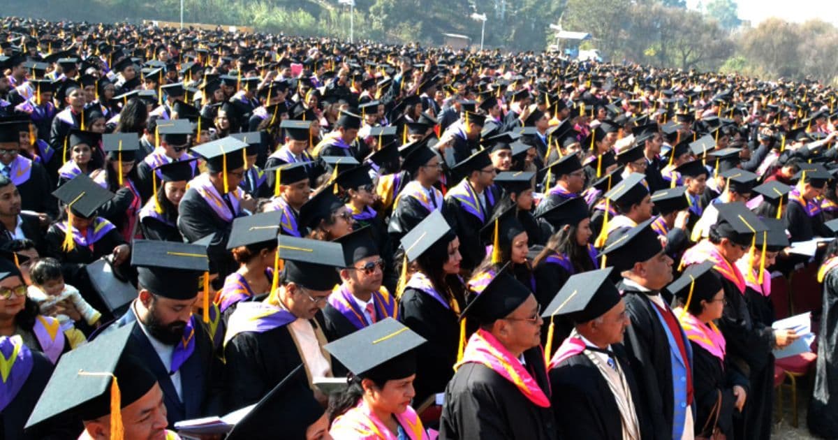 त्रिविले ५१औँ दीक्षान्त समारोह गर्दै