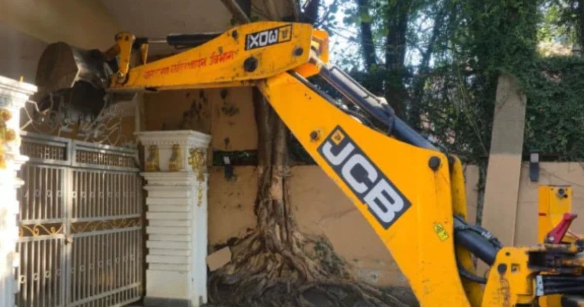 स्काउटको जग्गामा बनाएको संरचनामा महानगरकाे डोजर