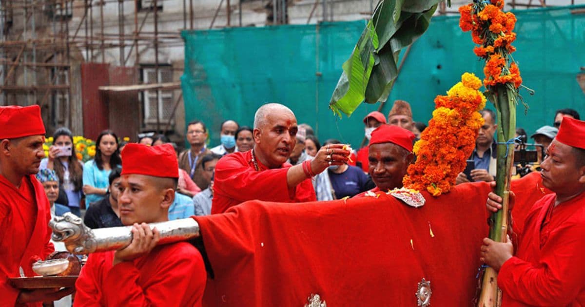 आज घरघरमा फूलपाती भित्र्याइँदै