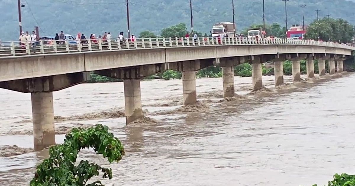 नारायणी नदीमा हाम फालेका एक युवक बेपत्ता