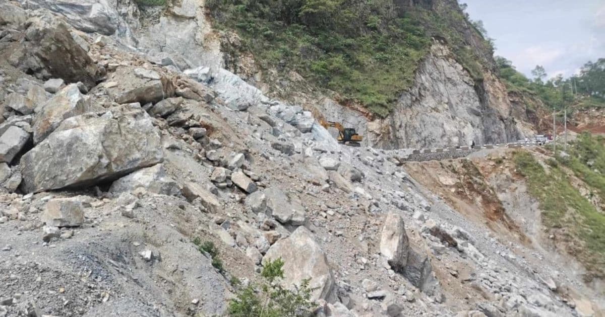 कालीगण्डकी सडक पहिरोका कारण अवरुद्ध