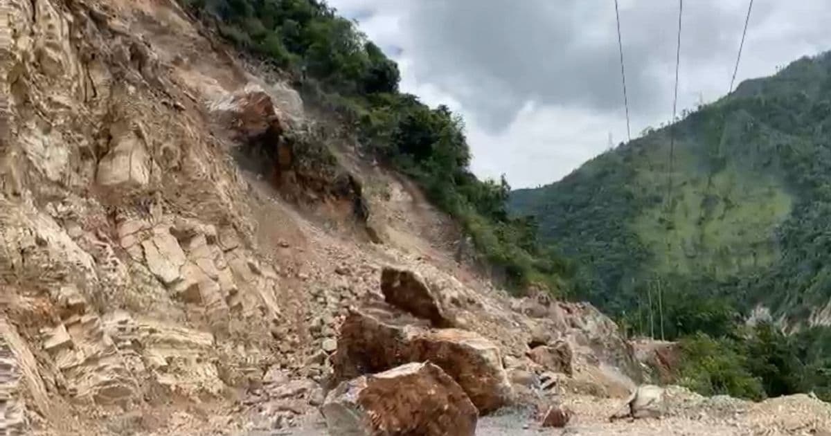 पहिरोका कारण सिद्धार्थ राजमार्ग अवरुद्ध