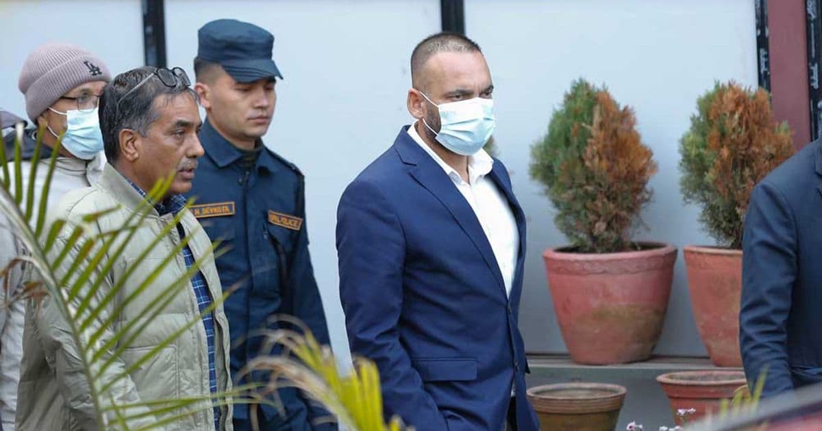 प्रदीप अधिकारीसहित सात जनाविरुद्ध भ्रष्टाचार मुद्दा दायर