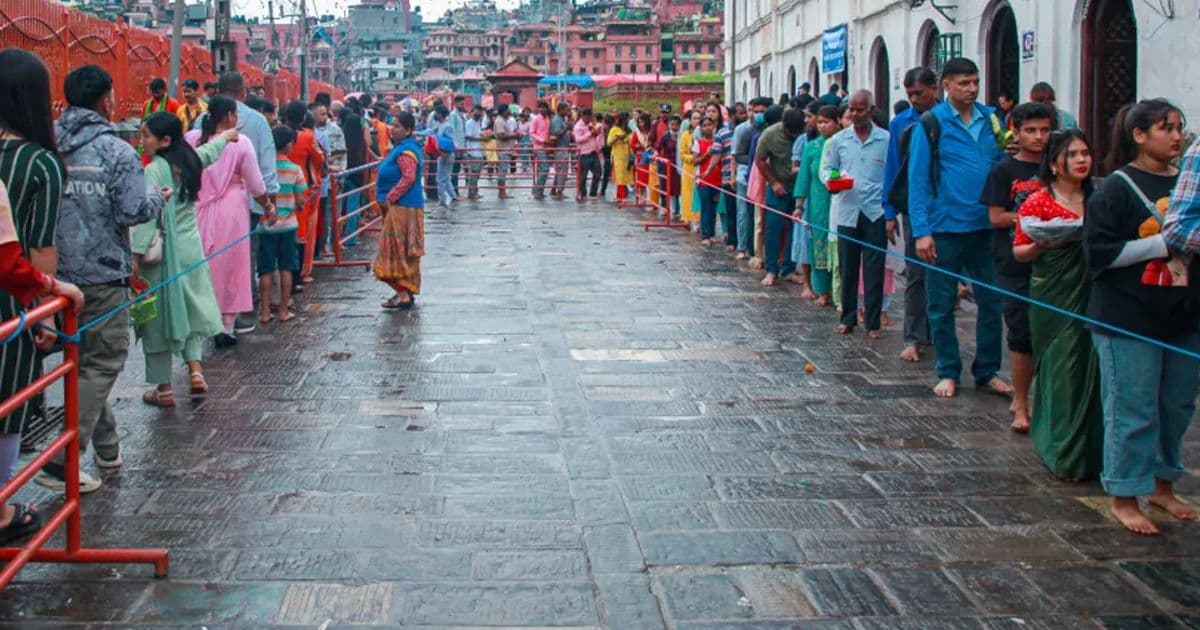 साउन लागेसंगै पशुपतिमा दर्शनार्थीको भिड