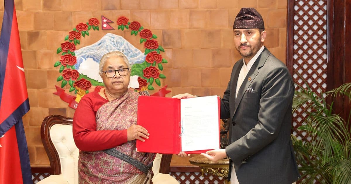 सञ्चारमन्त्री खरेलले राजीनामा दिए