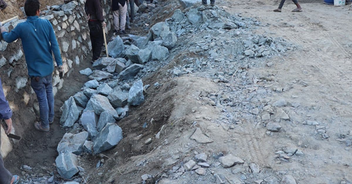 तुरतुरे चाम्बास सडक दैनिक साढे ६ घण्टा बन्द गरिँदै