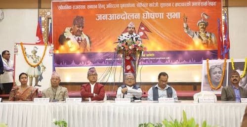 गणतन्त्रवादीलाई राजतन्त्रवादीको 
जेठ १५ गतेसम्मको अल्टिमेटम