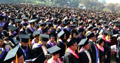 त्रिविले ५१औँ दीक्षान्त समारोह गर्दै