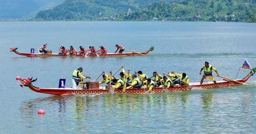 पोखरामा ड्रागन डुंगा दौड प्रतियोगिता