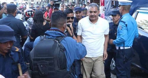 दुर्गा प्रसाईँ मध्यरातमा पक्राउ