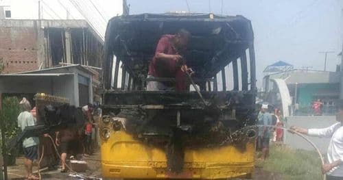 स्कुल बसमा अचानक आगलागी, विद्यार्थी र चालक सकुशल