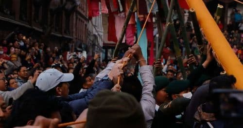 वसन्तपुरमा हालीको चीर ठड्याइसँगै हाेली सुरु