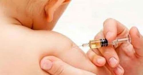 खोप छुटेका बालबालिकालाई पुन: खोप लगाईदै