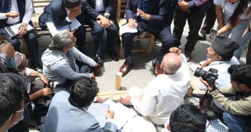 आमरण अनशनमा बसेका मेयर अस्पताल भर्ना