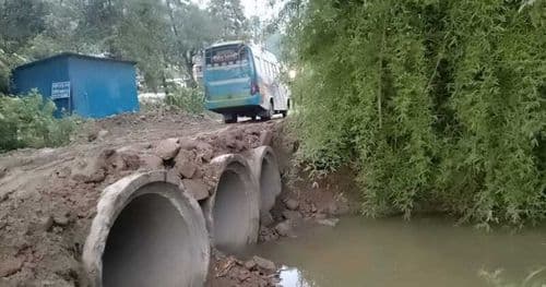बाढीपहिरोले झन्डै एकदर्जन १० राजमार्ग अवरुद्ध