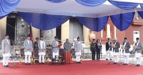 नवनियुक्त तीन मन्त्रीहरुले लिए सपथ 
