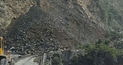 नारायणगढ–मुग्लिन सडकको पहिरो पन्छाउन दुई दिन लाग्ने