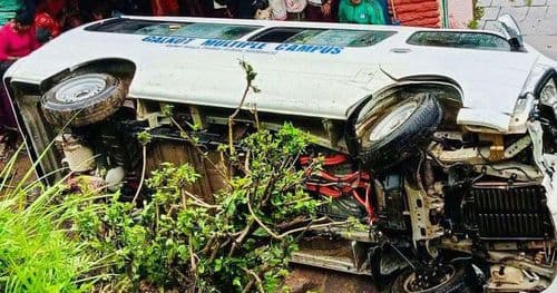 बागलुङमा विद्यार्थी बोकेको भ्यान दुर्घटना, ६ जना घाइते