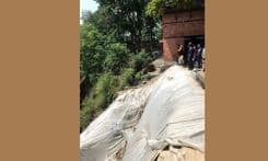 पहिरो रोकथाम आठौं हप्तामाः स्थानीयको श्रमदान