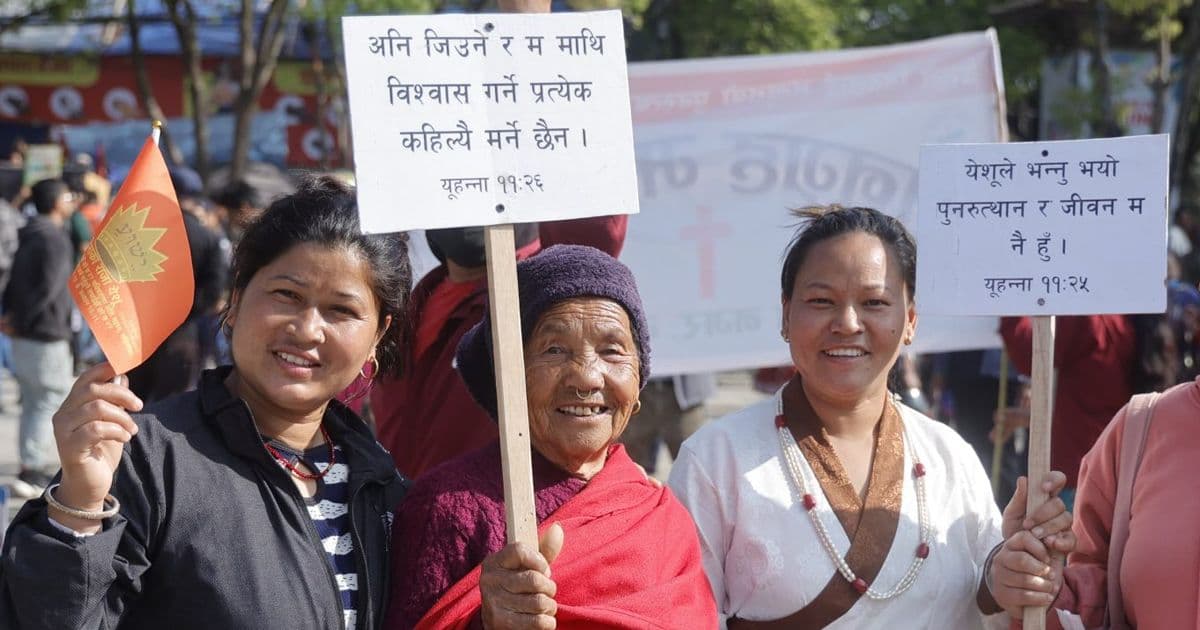 इसाई धर्मावलम्बीले इस्टर सन्डे मनाउँदै