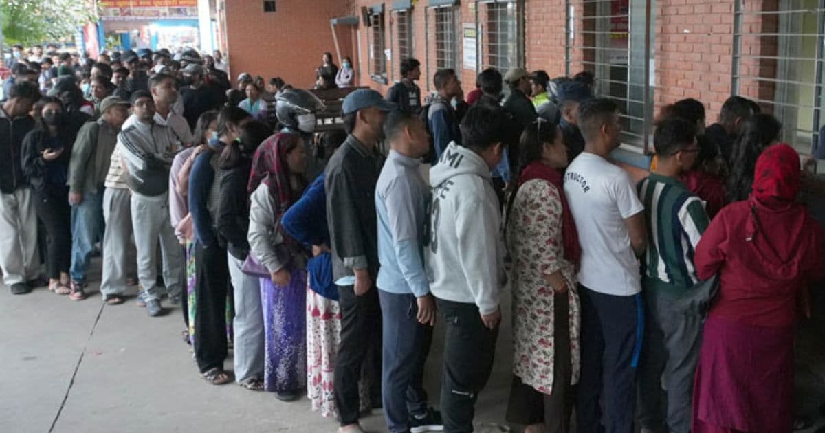 दशैँमा उपत्यका छाेड्नेकाे भिड