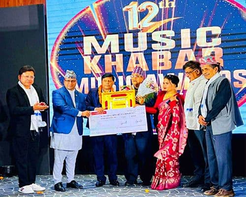 १२औं म्यूजिक खबर म्यूजिक अवार्डमा विशिष्ट गीतकार यादव खरेललाई