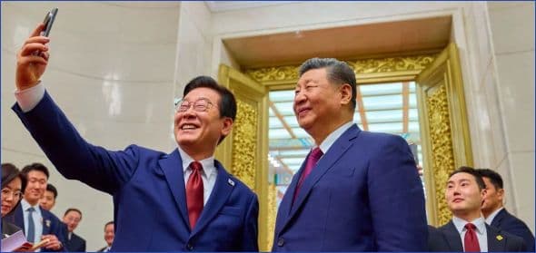 Selfies and smiles: South Korea seeks 'new phase' in ties with China
