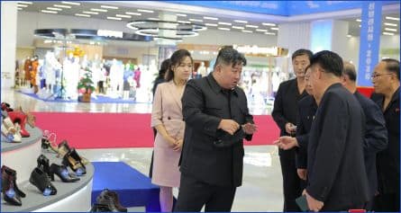 Comrade Kim Jong Un Goes Round Venue of
Garment and Footwear Exhibition