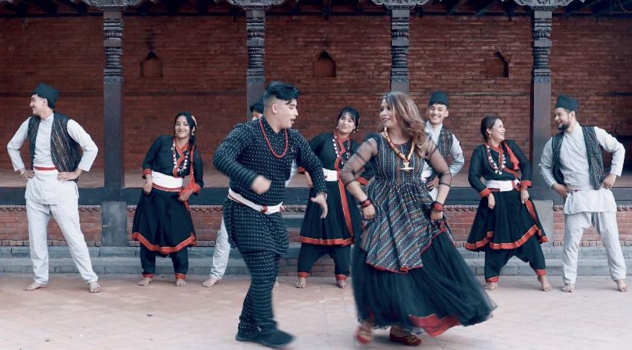 हङकङबाट कृष्णले ल्याए 'माखायात ग्वंग: माः