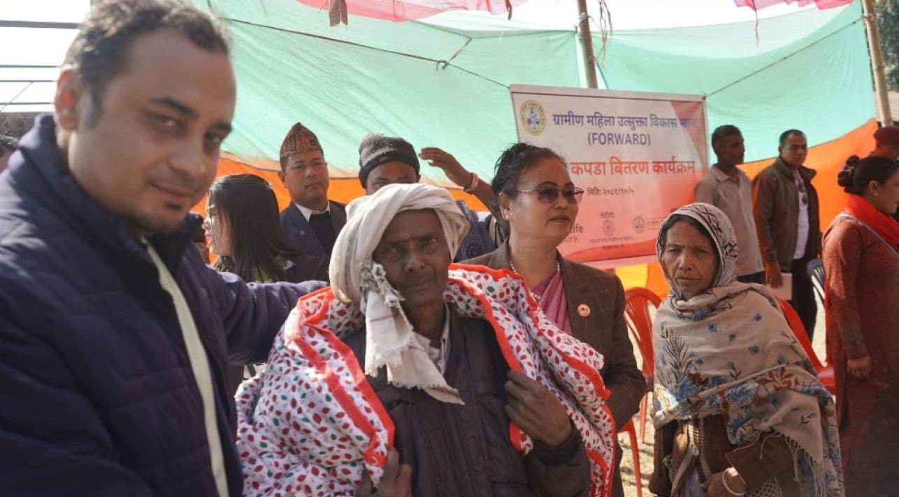 मेटलाईफ र फरवार्ड नेपालद्वारा न्यानोकपडा वितरण