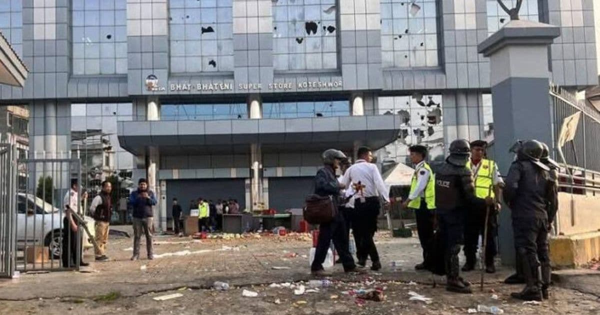 तोडफोडमा संलग्न ११ जनाविरुद्ध मुद्दा दर्ता