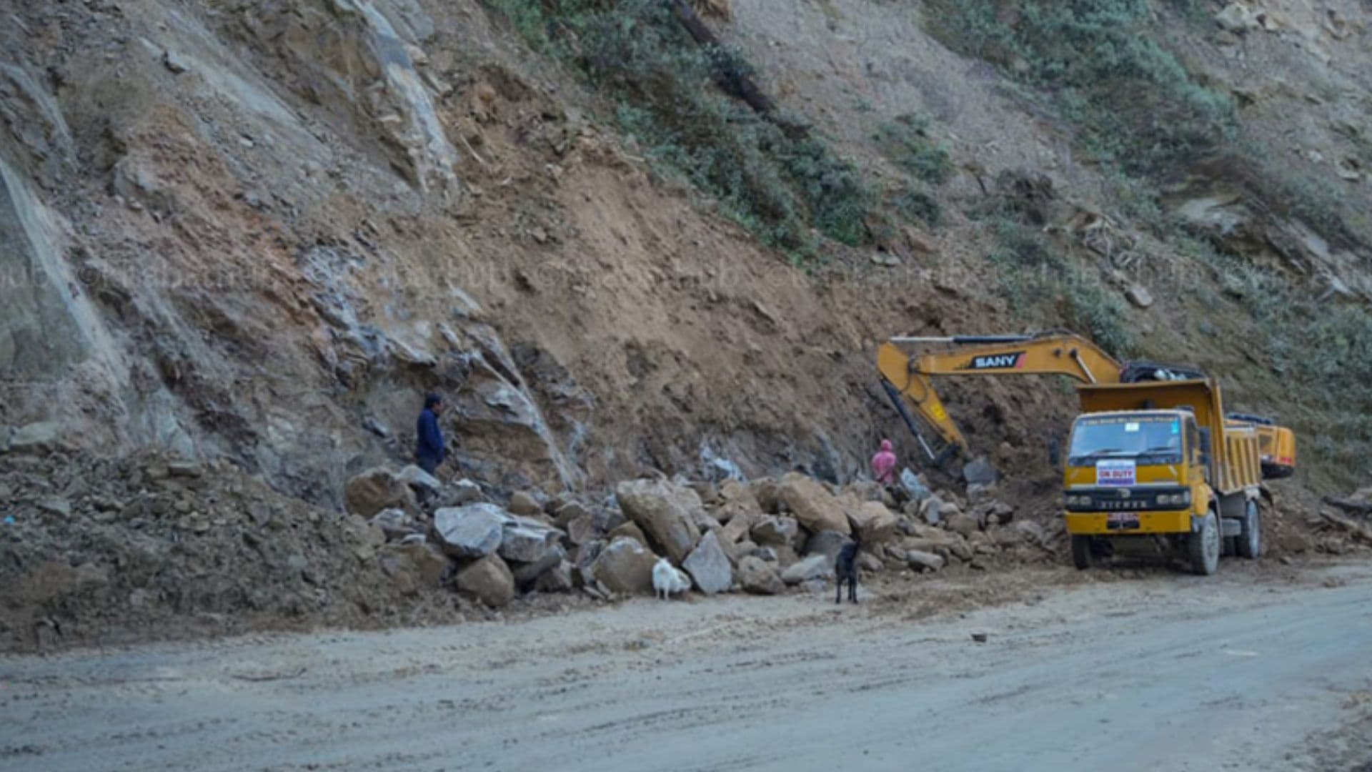 धुलिखेल–खावा सडकखण्डमा स्तरोन्नति सुरु