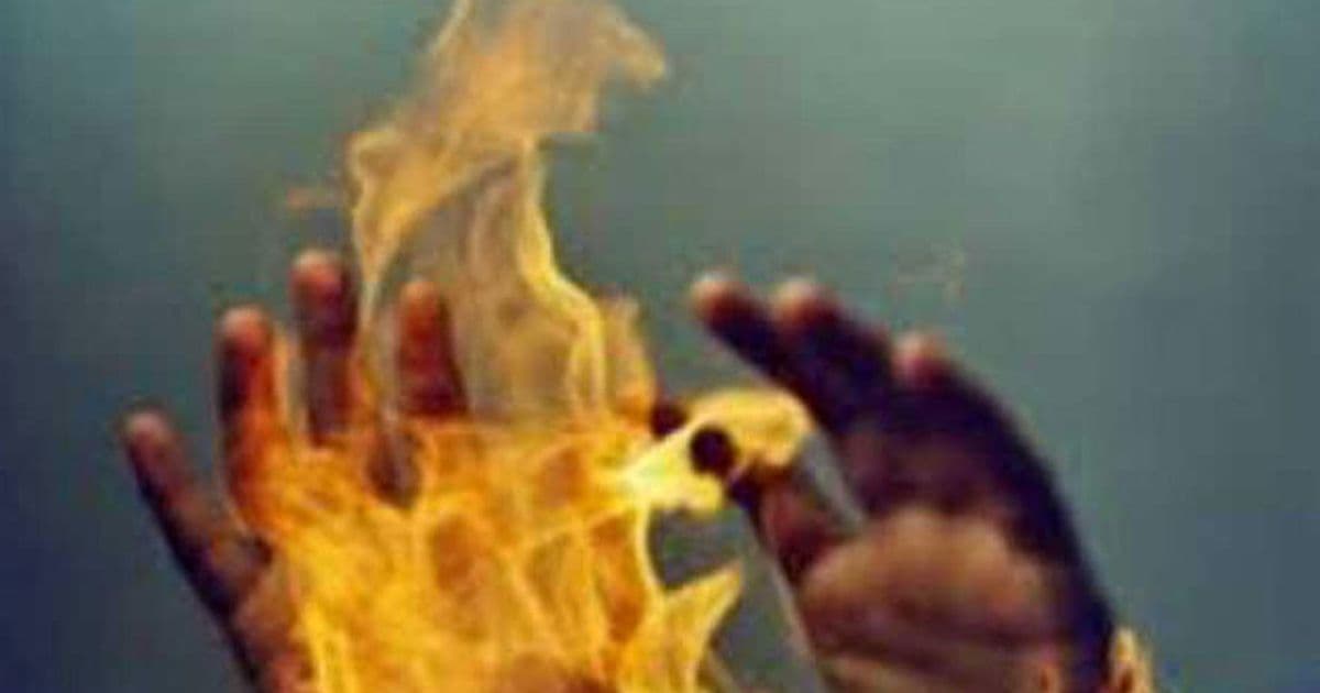 पेट्रोल छर्किएर शरीरमा आगो लगाएका पुरुषकाे मृत्यु