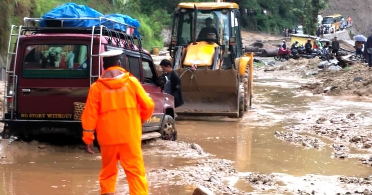 पहिराेका कारण बीपी राजमार्गकाे अवरुद्ध,खुलाउने प्रयास जारी