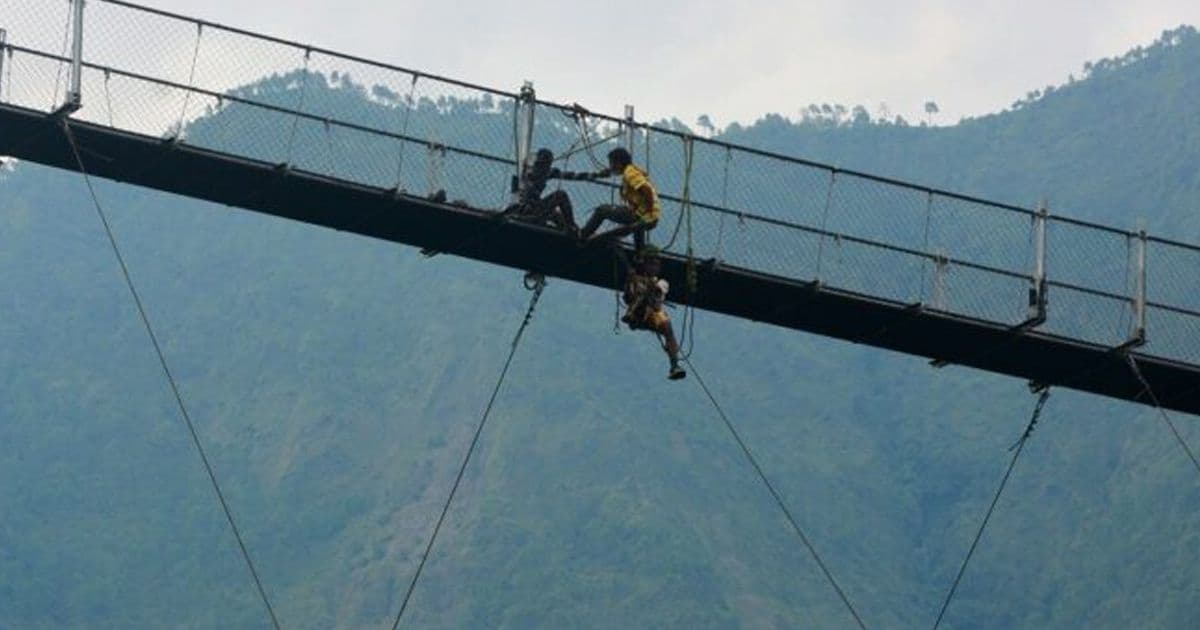 पुलबाट कालीगण्डकी नदीमा खसेका युवाको जीवितै उद्धार