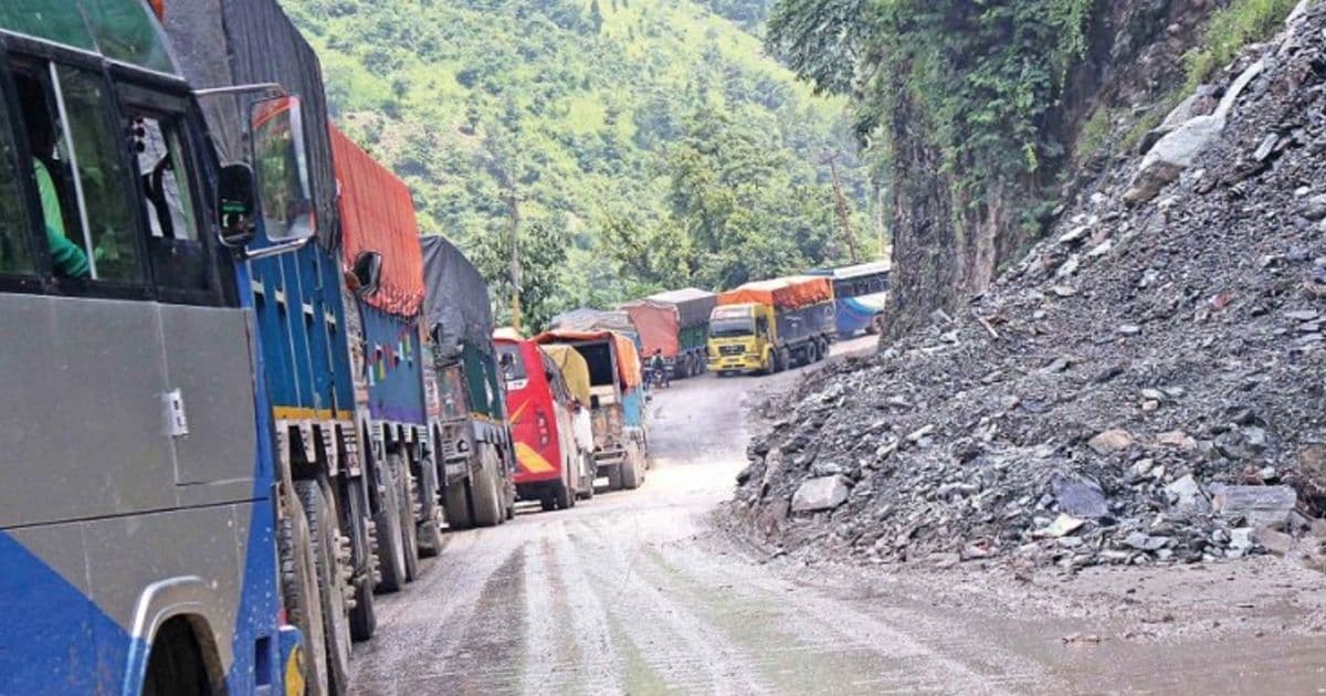 मर्मतपछि नारायणगढ–मुग्लिन सडकखण्ड दुईतर्फी सञ्चालनमा