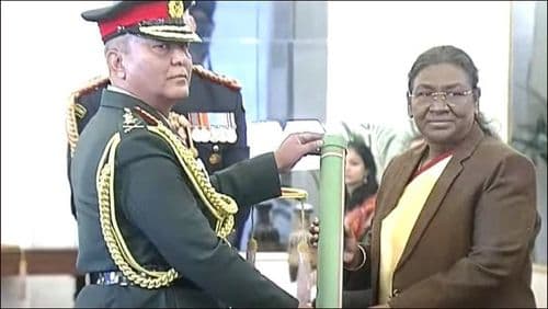 प्रधानसेनापतिलाई
भारतीय सेनाको मानार्थ महारथी