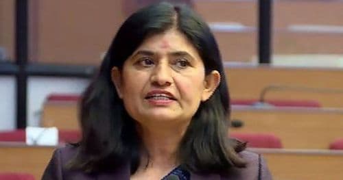 नव नियुक्त सामान्य प्रशासन मन्त्री न्यौपानेले शपथ ग्रहण गर्दै