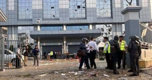 तोडफोडमा संलग्न ११ जनाविरुद्ध मुद्दा दर्ता