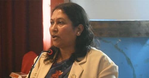 शिक्षा मन्त्री भट्टराईको टिचिङमा उपचार हुँदै