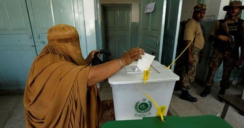 पाकिस्तानमा मतदान शुरू,मोबाइल सेवा बन्द