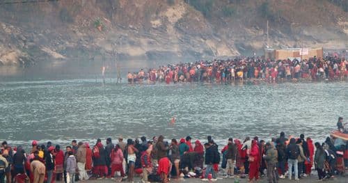 त्रिवेणीधाममा माघे औँसी स्नान गर्नेको घुइँचो