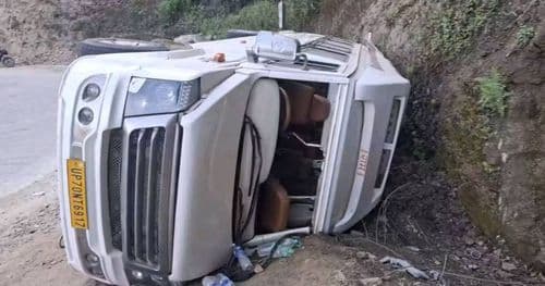 भारतीय नम्बर प्लेटको गाडी दुर्घटना, चार जना घाइते