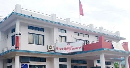 सडक आसपासका संरचना भत्काउन निर्देशन