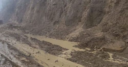 वर्षाका कारण कान्ति लोकपथ अवरुद्ध