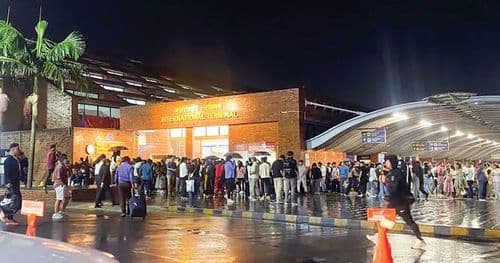 अमेरिकाले डिपोर्ट गरेका नेपालीहरु काठमाडौं आइपुगे