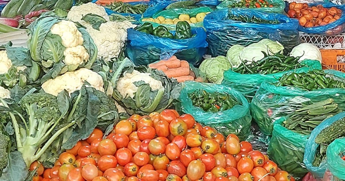 आज कालीमाटीमा कुन तरकारी तथा फलफूलकाे मूल्य कति ?